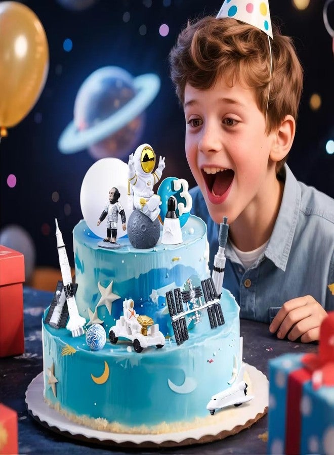 مجموعة شخصيات رواد الفضاء من BlingABC، مجموعة صغيرة لطيفة بتصميم فضائي تتضمن رائد فضاء، ومركبة فضائية، وسيارة، وصواريخ، وأقمار صناعية، مثالية لتزيين كعكات أعياد ميلاد الأطفال وتوزيعات الحفلات. - Image 4